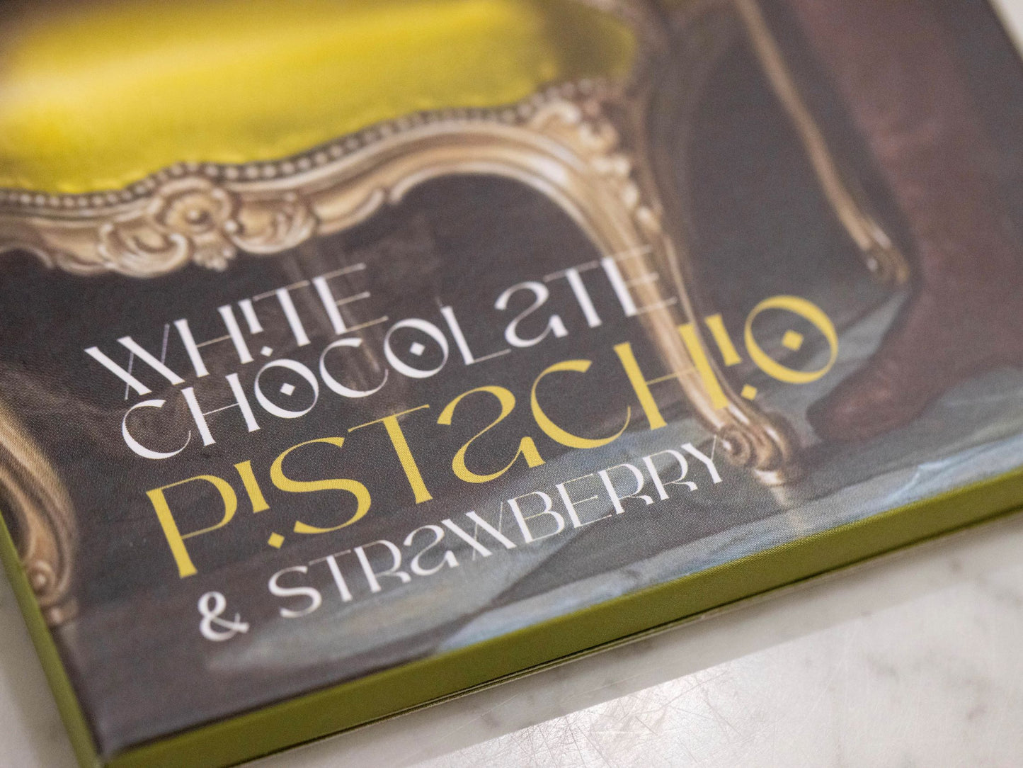 Laurence Weiße Schokolade mit Pistazien & Erdbeeren 80g